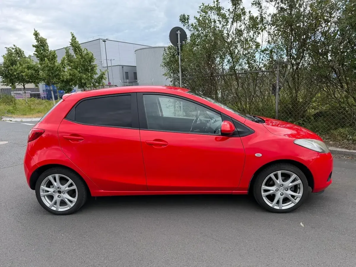 Gebraucht Mazda 2 68 PS (50 kW) 2009 Rot Kleinwagen