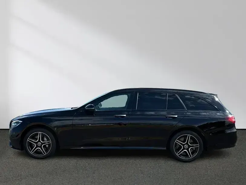 Gebraucht Mercedes E300 AMG 306 PS (225 kW) 2023 Unilack schwarz Kombi