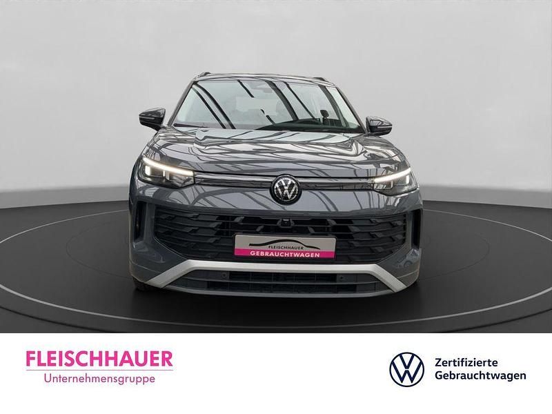Gebraucht VW Tayron 150 PS (110 kW) 2025 Grau SUV