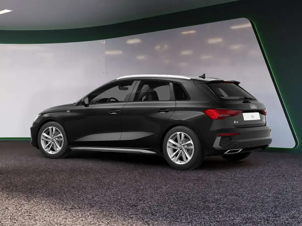 Gebraucht Audi A3 S-Line 150 PS (110 kW) 2022 Schwarz / mythosschwarz Limousine