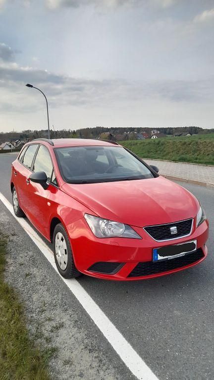 Używany Seat Ibiza 69 KM (50 kW) 2013 Czerwony Sedan/Limuzyna
