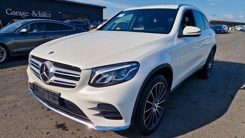 Weiß Gebraucht 2018 Mercedes GLC250 AMG SUV | 29.499 € (Fairer Preis) - Bild 1/4