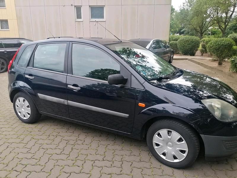 Gebraucht Ford Fiesta 60 PS (44 kW) 2007 Blau Kleinwagen
