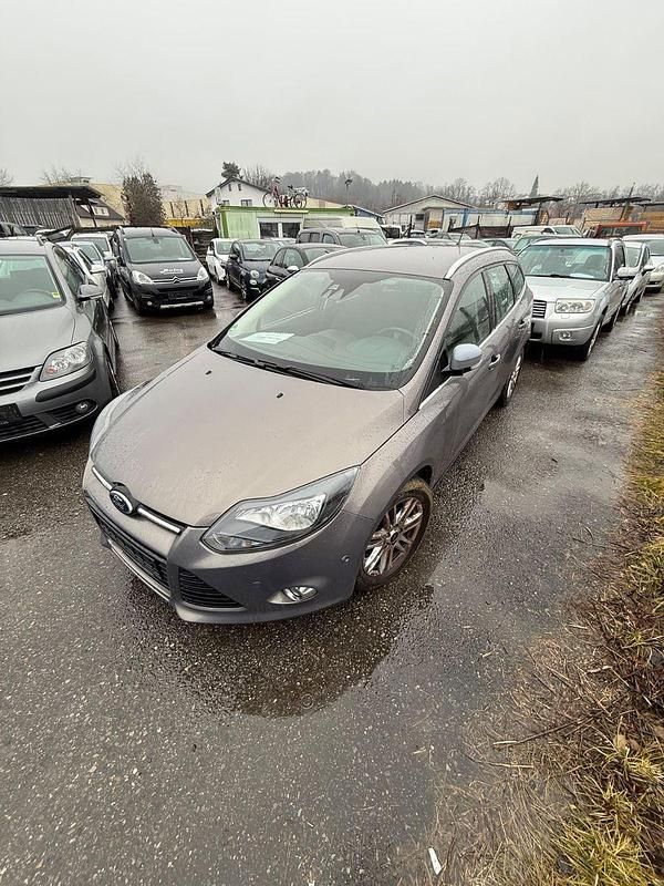 Gebraucht Ford Focus Titanium 125 PS (91 kW) 2014 Braun Kombi