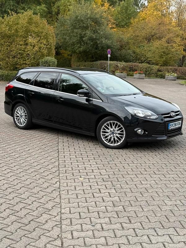 Schwarz Gebraucht 2015 Ford Focus Kombi | 7.700 € (Fairer Preis) - Bild 1/4