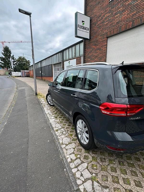 Gebraucht VW Touran 150 PS (110 kW) 2019 Grau Van / Kleinbus