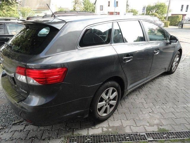 Gebraucht Toyota Avensis 132 PS (97 kW) 2015 Grau Kombi