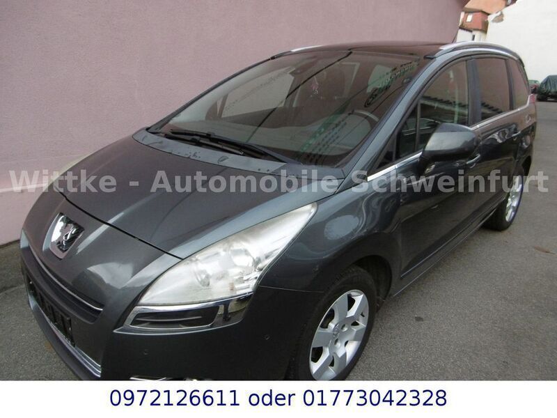 Grau Gebraucht 2012 Peugeot 5008 Family Van / Kleinbus | 7.500 € (Teuer) - Bild 1/4