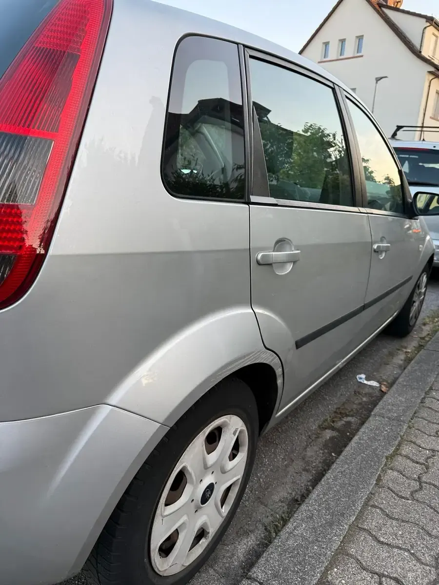 Gebraucht Ford Fiesta 69 PS (50 kW) 2005 Silber Kleinwagen
