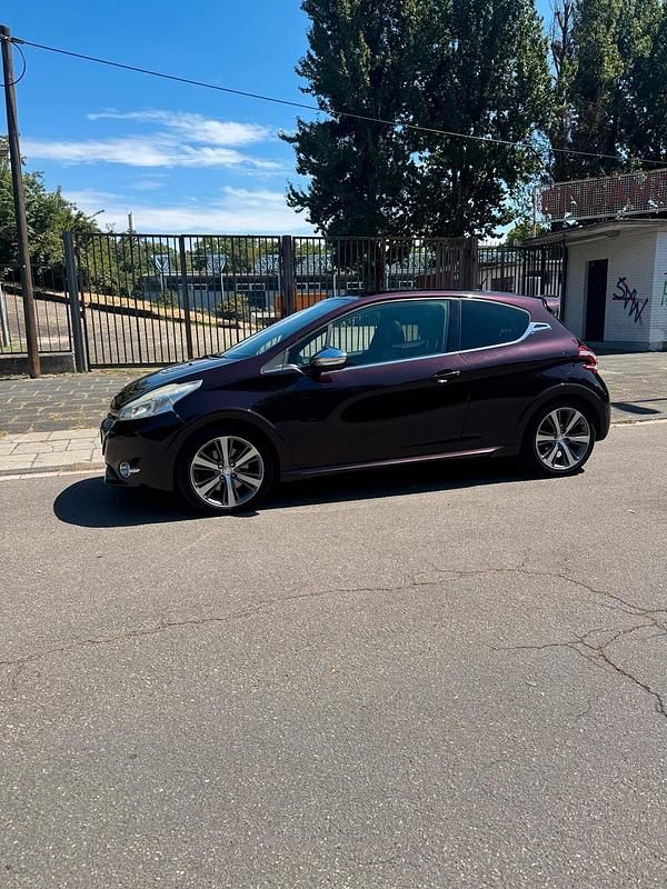 Violet Gebraucht 2013 Peugeot 208 Kleinwagen | 3.599 € (Guter Preis) - Bild 1/4