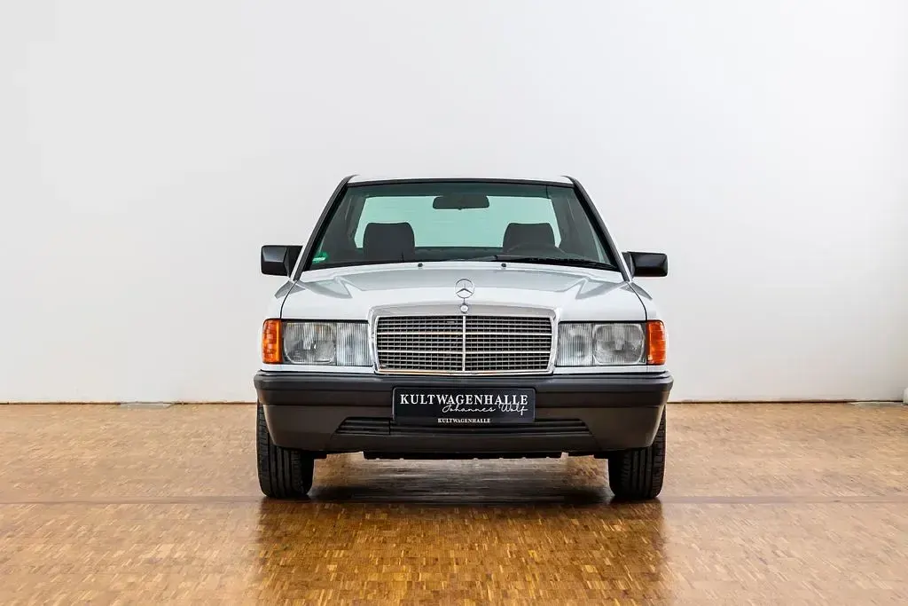 Gebraucht Mercedes 190 102 PS (75 kW) 1987 Weiß Limousine