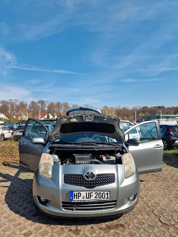 Gebraucht Toyota Yaris 68 PS (50 kW) 2005 Silber Kleinwagen