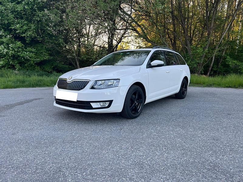 Weiß Gebraucht 2014 Skoda Octavia Ambition Kombi | 7.890 € (Fairer Preis) - Bild 1/4