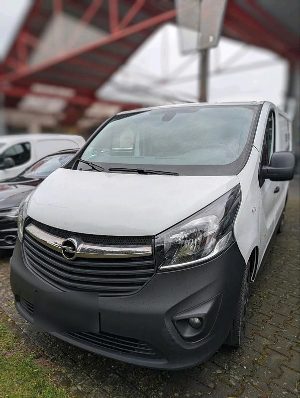 Gebraucht Opel Vivaro 121 PS (88 kW) 2018 Weiß Van / Kleinbus