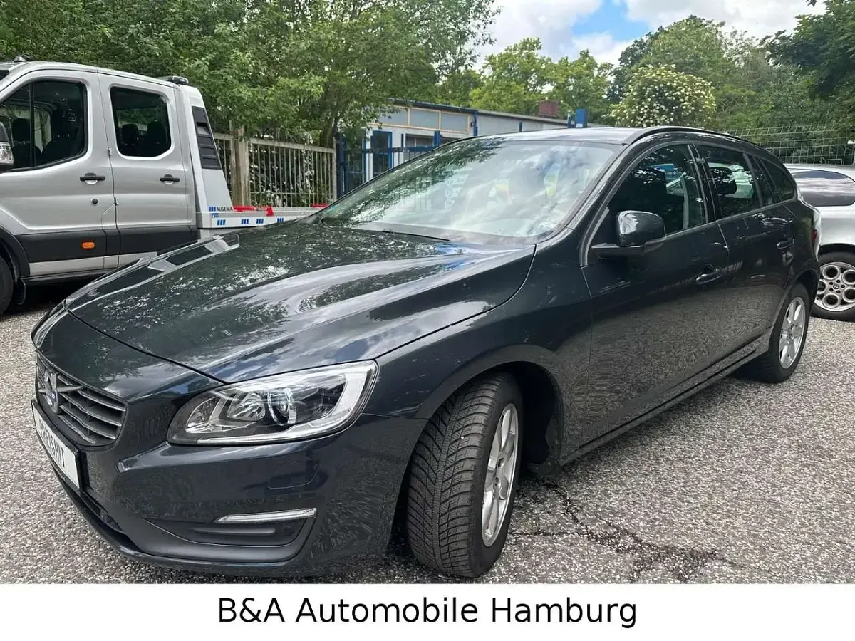 Gebraucht Volvo V60 Business Edition 136 PS (100 kW) 2015 Savile grey Kombi