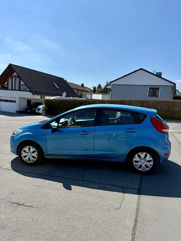 Gebraucht Ford Fiesta Trend 82 PS (60 kW) 2009 Blau Kleinwagen