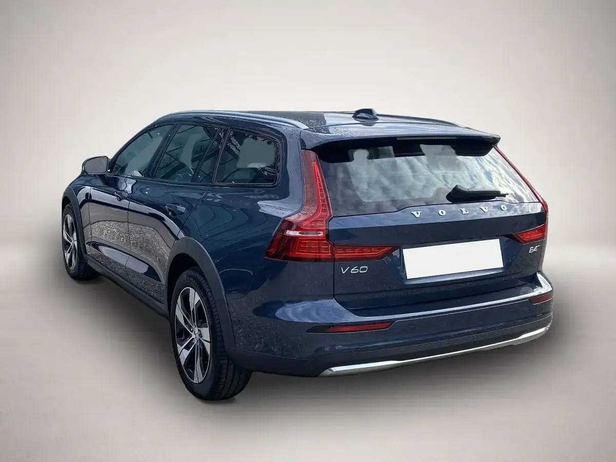 Gebraucht Volvo V60 CC Plus 197 PS (144 kW) 2023 Blau Kombi