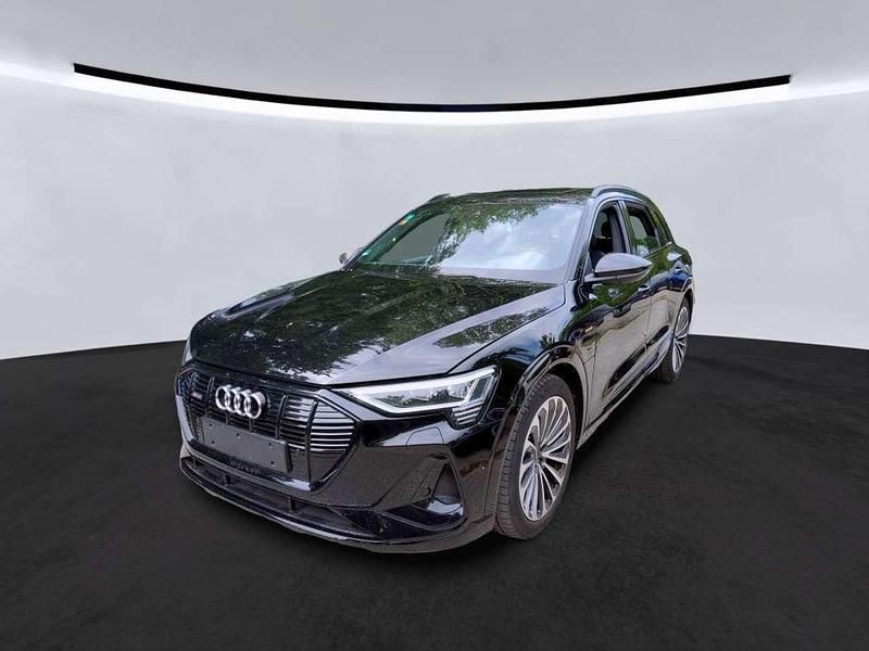 Brillantschwarz Gebraucht 2022 Audi e-tron S-Line SUV | 39.435 € (Fairer Preis) - Bild 1/2