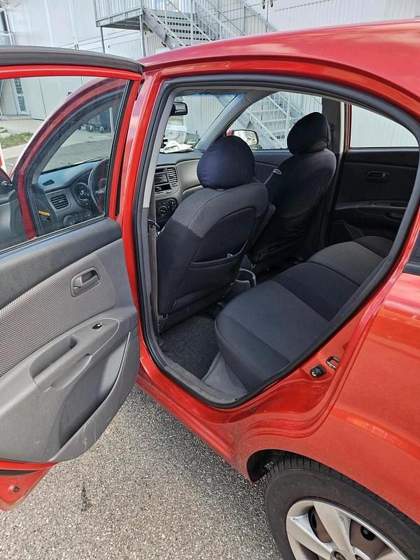 Gebraucht Kia Rio 97 PS (71 kW) 2006 Rot Kleinwagen
