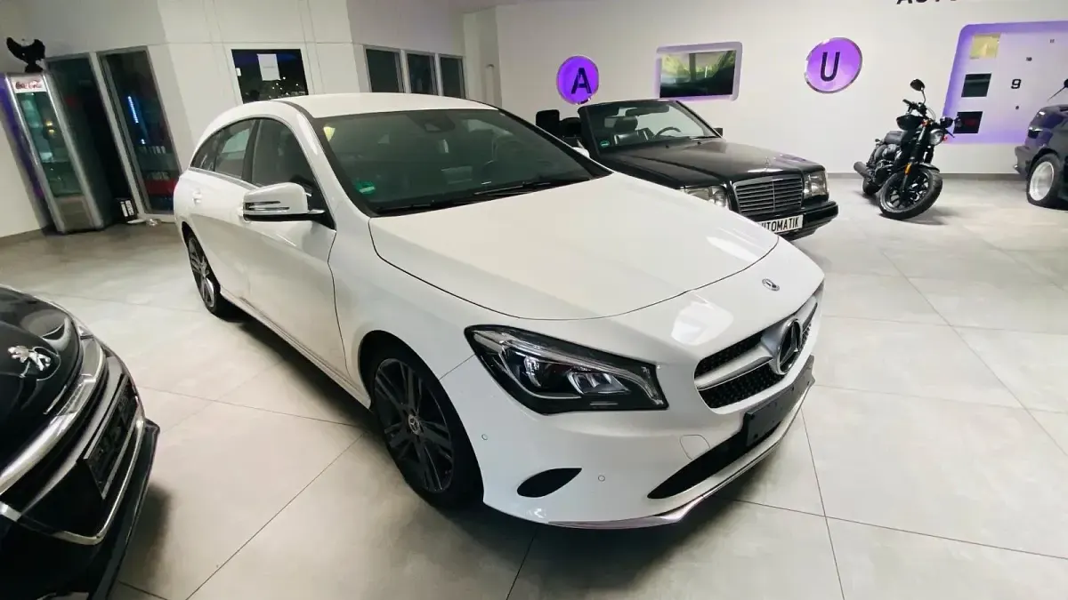Gebraucht Mercedes CLA220 Shooting Brake 184 PS (135 kW) 2019 Weiß Kombi