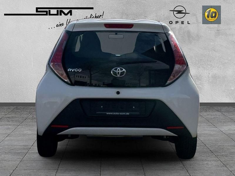 Gebraucht Toyota Aygo 69 PS (50 kW) 2017 Weiss Kleinwagen