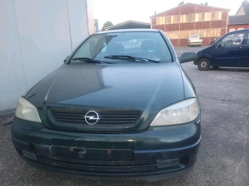 Grün Gebraucht 2000 Opel Astra Limousine | 800 € (Superpreis) - Bild 1/4