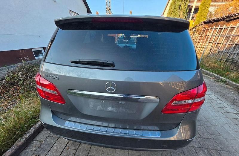 Gebraucht Mercedes B200 156 PS (114 kW) 2011 Grau Van / Kleinbus