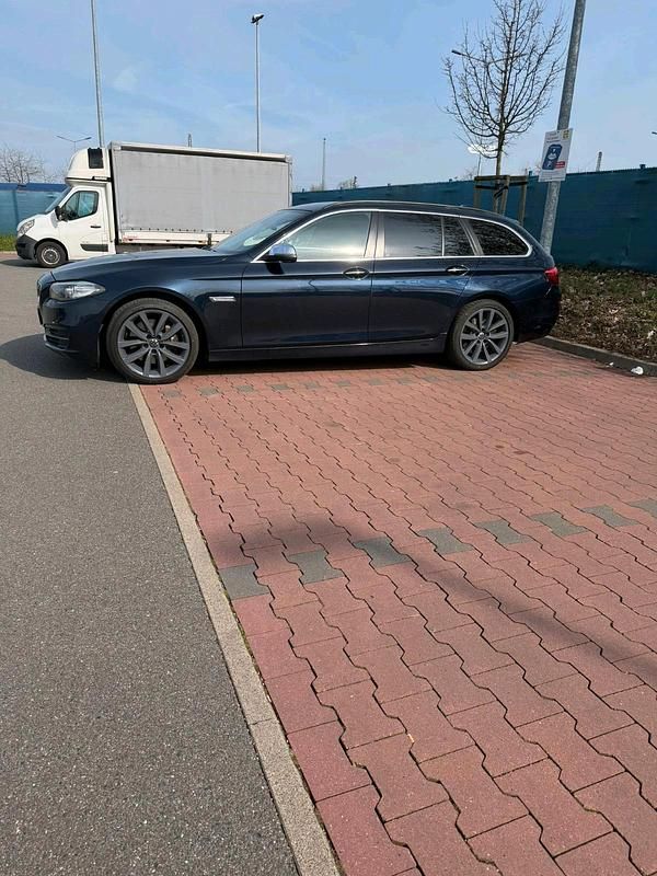 Gebraucht BMW 530 258 PS (189 kW) 2014 Blau Kombi