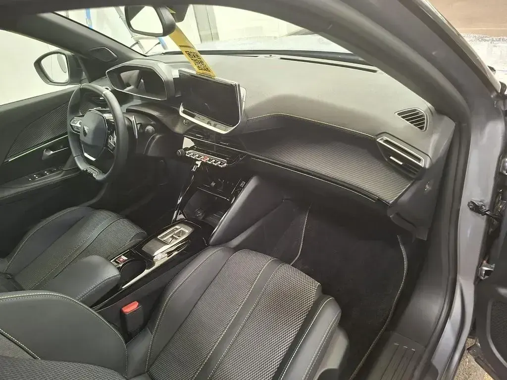Gebraucht Peugeot 2008 GT 131 PS (96 kW) 2025 Grau SUV