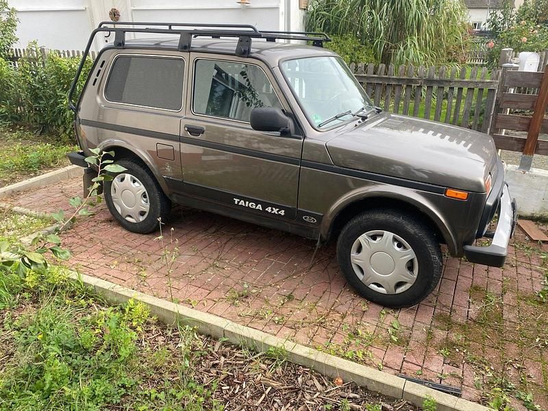 Beige Gebraucht 2019 Lada Taiga SUV | 9.999 € - Bild 1/4