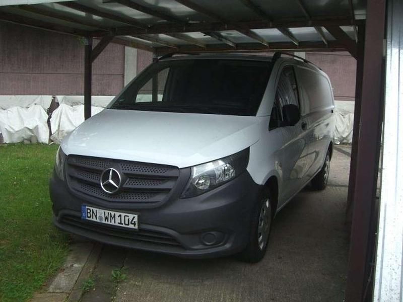 Weiß Gebraucht 2018 Mercedes Vito Van / Kleinbus | 18.500 € (Guter Preis) - Bild 1/4