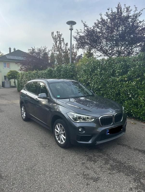 Grau Gebraucht 2019 BMW X1 Advantage SUV | 22.400 € (Guter Preis) - Bild 1/4