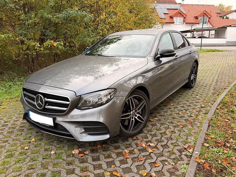 Grau Gebraucht 2019 Mercedes E400 Limousine | 39.900 € (Fairer Preis) - Bild 1/4