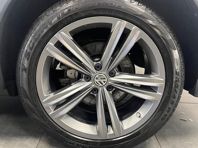 Gebraucht VW Tiguan Allspace Elegance 239 PS (175 kW) 2019 Platinum grey SUV