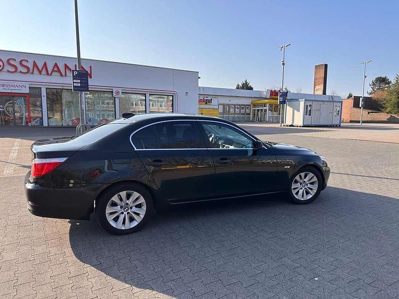 Second-hand BMW 523 190 CP (139 kW) 2009 Negru Berlinǎ