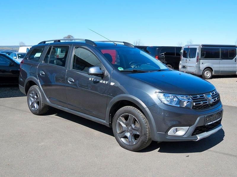 Gebraucht Dacia Logan MCV Celebration 90 PS (66 kW) 2018 Grau Limousine