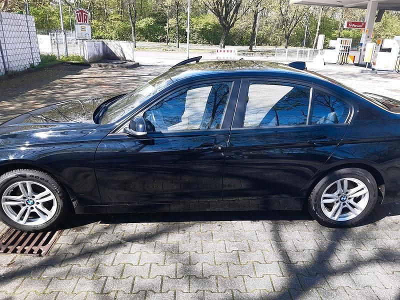 Gebraucht BMW 316 136 PS (100 kW) 2015 Schwarz Limousine