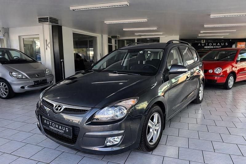 Gebraucht Hyundai i30 Comfort 116 PS (85 kW) 2009 Grau Kombi
