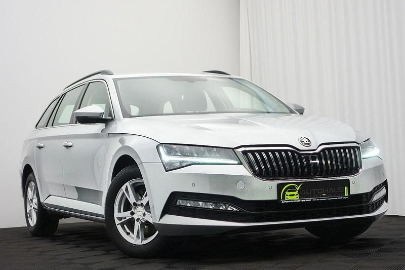 Silber Gebraucht 2022 Skoda Superb Ambition Kombi | 19.963 € (Superpreis) - Bild 1/4