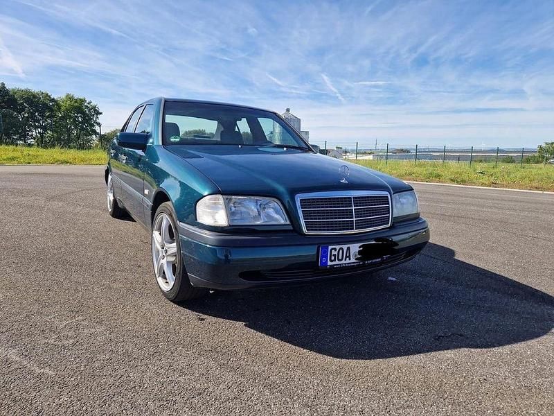 Grün Gebraucht 1996 Mercedes C180 Limousine | 1.200 € (Guter Preis) - Bild 1/4