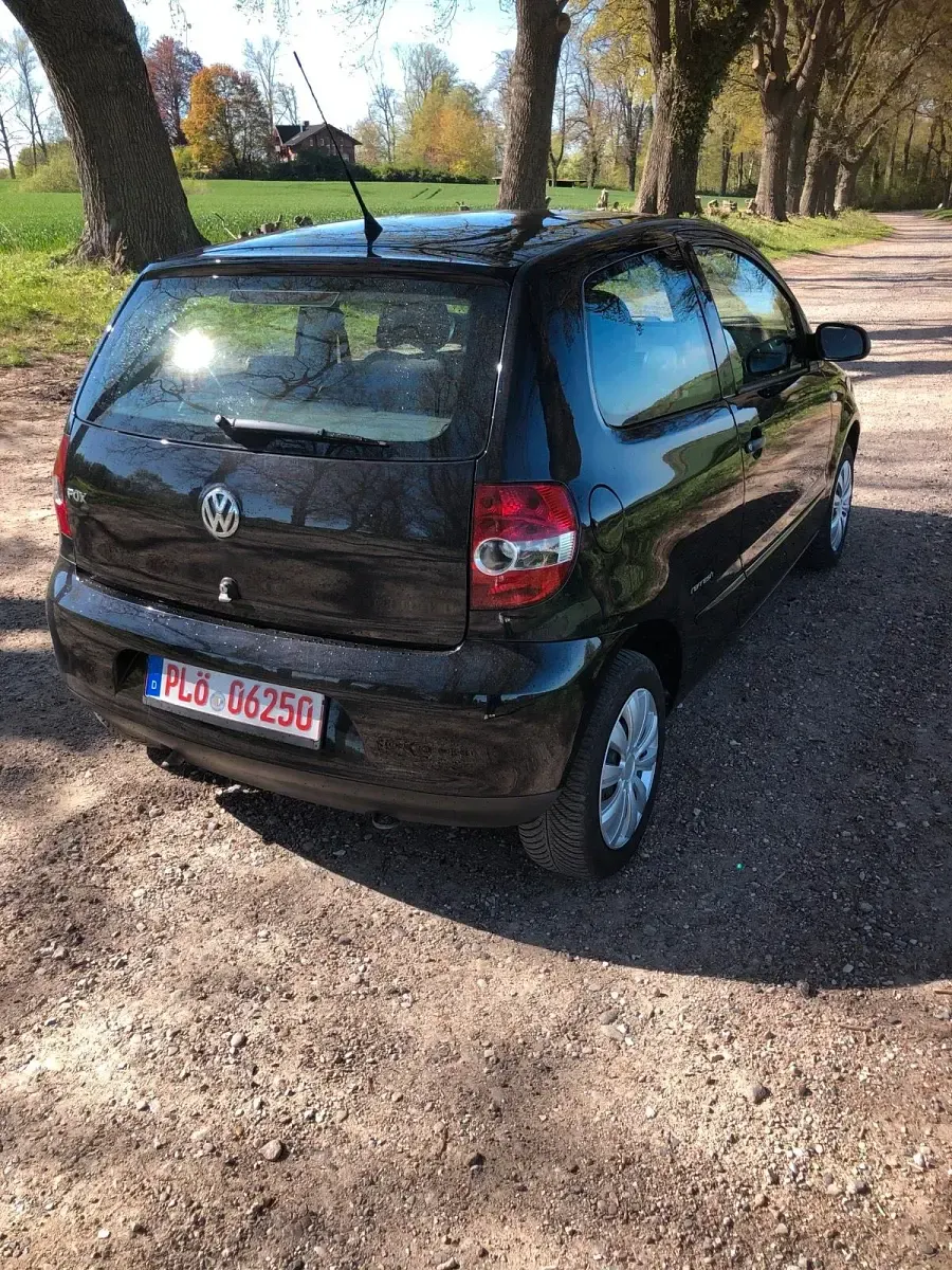 Second-hand VW Fox 54 CP (39 kW) 2009 Negru Hatchback