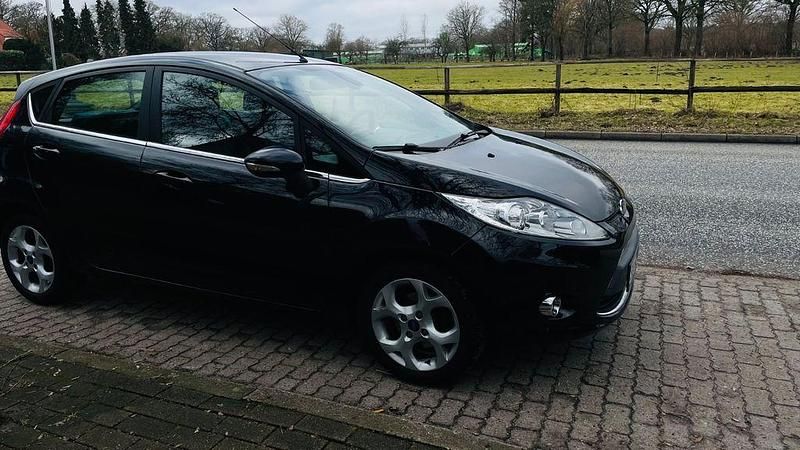 Gebraucht Ford Fiesta Titanium 82 PS (60 kW) 2011 Schwarz Kleinwagen