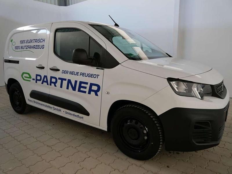 Gebraucht Peugeot Partner Premium 136 PS (100 kW) 2022 Lack weiss banquise/typ auss Van / Kleinbus