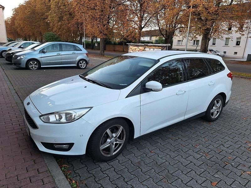 Gebraucht Ford Focus 95 PS (69 kW) 2018 Weiß Kombi