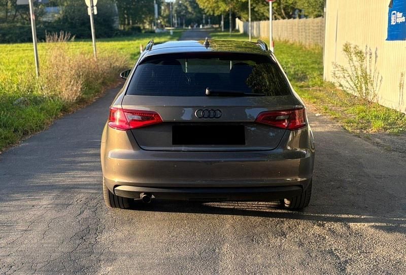 Grau Gebraucht 2014 Audi A3 Limousine | 9.400 € (Fairer Preis) - Bild 1/4