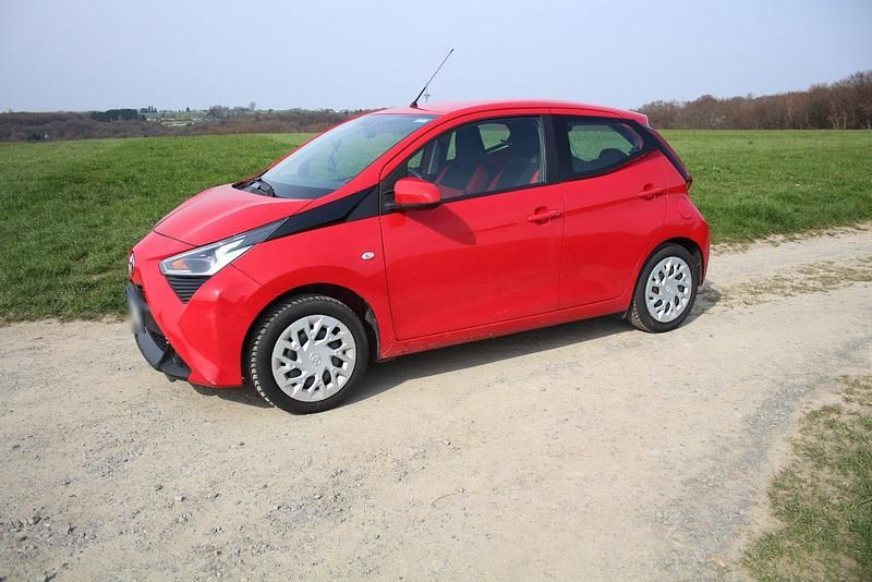 Gebraucht Toyota Aygo 72 PS (52 kW) 2019 Rot Kleinwagen