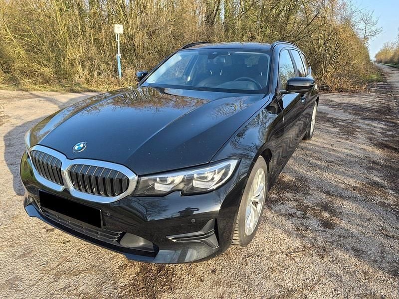Gebraucht BMW 320 Advantage 190 PS (139 kW) 2022 Schwarz Kombi