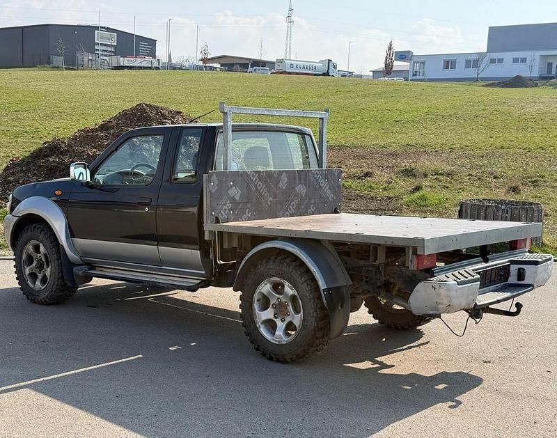 Gebraucht Nissan Navara 133 PS (97 kW) 2004 Schwarz Pickup