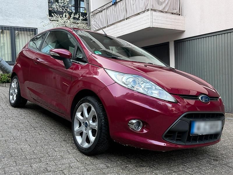 Gebraucht Ford Fiesta Titanium 96 PS (70 kW) 2009 Rot Kleinwagen