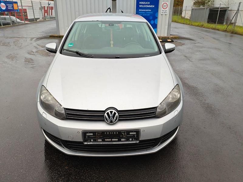 Silber Gebraucht 2011 VW Golf VI Comfortline Kleinwagen | 4.400 € (Fairer Preis) - Bild 1/4